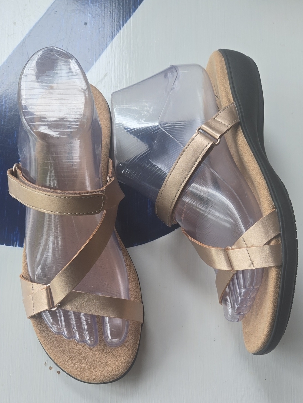 Trotters Raja Metallic Champagne Strappy Sandal Size 8